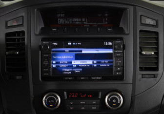 Подержанный автомобиль Mitsubishi Pajero 2012 года (15 фото)