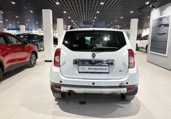 Подержанный автомобиль Renault Duster 2013 года (2 фото)