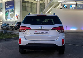 Подержанный автомобиль Kia Sorento 2017 года (6 фото)