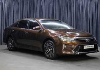 Подержанный автомобиль Toyota Camry Sedan 2017 года (3 фото)
