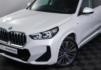 Подержанный автомобиль BMW X1 2025 года (25 фото)
