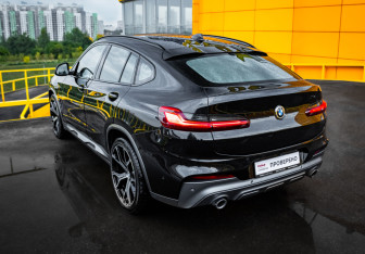 Подержанный автомобиль BMW X4 2020 года (7 фото)