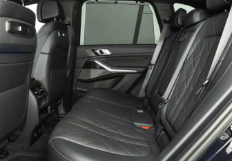 Подержанный автомобиль BMW X5 2023 года (10 фото)