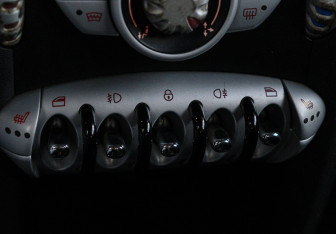 Подержанный автомобиль MINI Hatch 2007 года (10 фото)