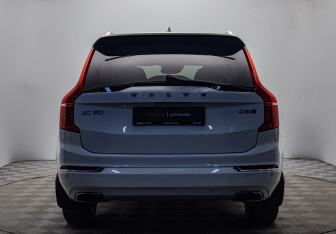 Подержанный автомобиль Volvo XC90 2016 года (4 фото)