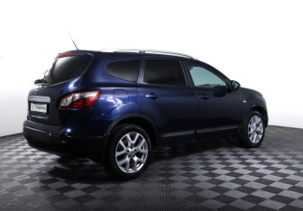 Подержанный автомобиль Nissan Qashqai+2 2010 года (5 фото)