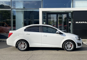 Подержанный автомобиль Chevrolet Aveo Sedan 2014 года (4 фото)
