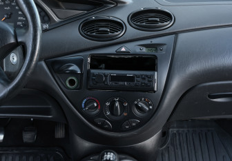 Подержанный автомобиль Ford Focus Sedan 2004 года (14 фото)