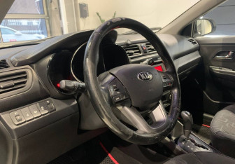 Подержанный автомобиль Kia Rio Sedan 2013 года (11 фото)
