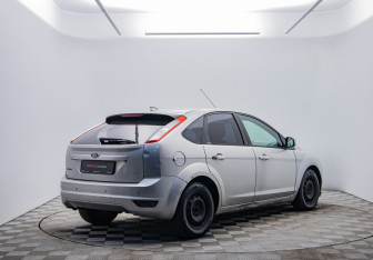 Подержанный автомобиль Ford Focus Hatchback 2010 года (5 фото)