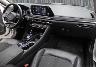 Подержанный автомобиль Hyundai Sonata 2021 года (11 фото)