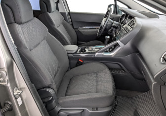 Подержанный автомобиль Peugeot 3008 2012 года (24 фото)