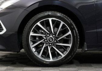 Подержанный автомобиль Hyundai Sonata 2023 года (26 фото)