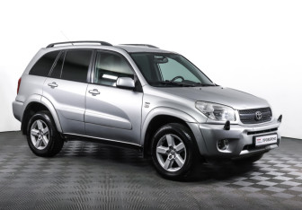 Подержанный автомобиль Toyota RAV4 2004 года (3 фото)