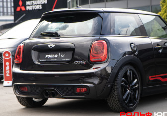 Подержанный автомобиль MINI Hatch 2015 года (16 фото)