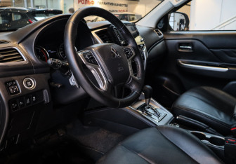Подержанный автомобиль Mitsubishi L200 2023 года (12 фото)
