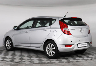 Подержанный автомобиль Hyundai Solaris Hatchback 2012 года (4 фото)
