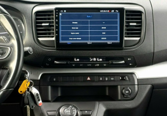 Подержанный автомобиль Peugeot Traveller 2019 года (14 фото)