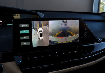 Подержанный автомобиль Changan UNI-K 2023 года (16 фото)