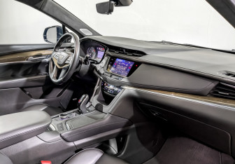 Подержанный автомобиль Cadillac XT5 2022 года (11 фото)