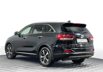 Подержанный автомобиль Kia Sorento 2016 года (7 фото)