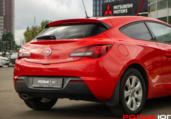Подержанный автомобиль Opel Astra Hatchback 2014 года (18 фото)