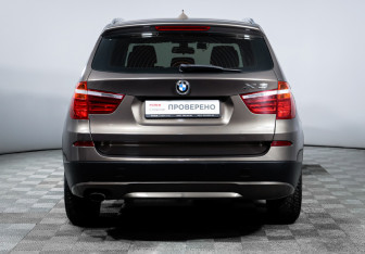 Подержанный автомобиль BMW X3 2011 года (6 фото)