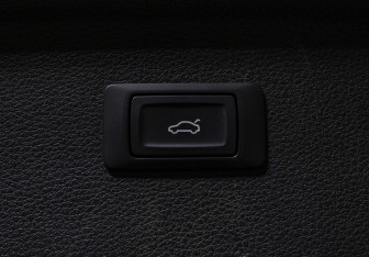 Подержанный автомобиль Audi Q5 2017 года (18 фото)