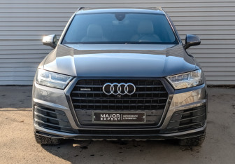 Подержанный автомобиль Audi Q7 2019 года (2 фото)