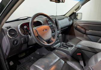 Подержанный автомобиль Ford Explorer 2008 года (26 фото)
