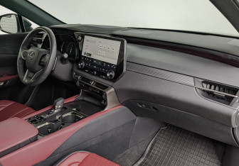 Подержанный автомобиль Lexus RX 2023 года (13 фото)