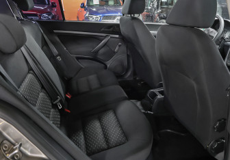 Подержанный автомобиль Skoda Octavia Liftback 2011 года (11 фото)