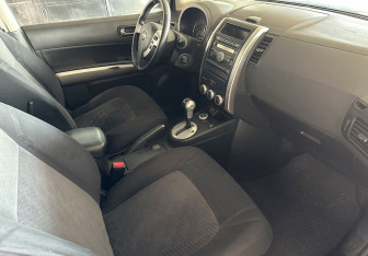 Подержанный автомобиль Nissan X-Trail 2011 года (11 фото)