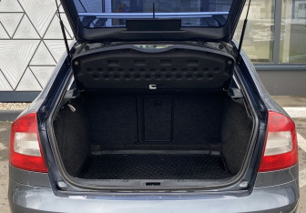 Подержанный автомобиль Skoda Octavia Liftback 2010 года (10 фото)