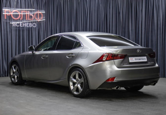 Подержанный автомобиль Lexus IS Sedan 2013 года (7 фото)