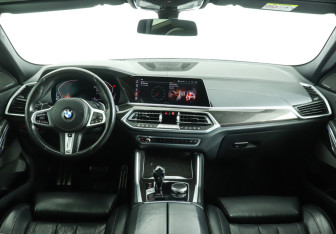 Подержанный автомобиль BMW X6 2020 года (12 фото)