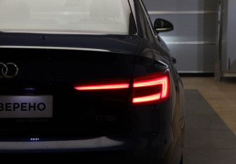 Подержанный автомобиль Audi A4 Sedan 2016 года (27 фото)