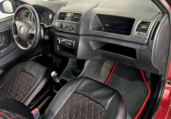 Подержанный автомобиль Skoda Fabia Hatchback 2008 года (11 фото)