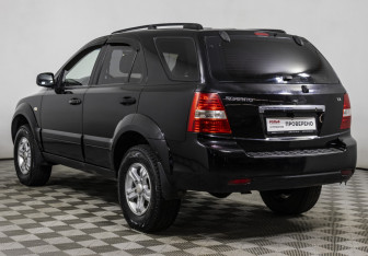 Подержанный автомобиль Kia Sorento 2007 года (7 фото)