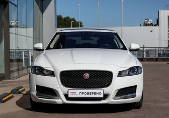 Подержанный автомобиль Jaguar XF Sedan 2018 года (2 фото)