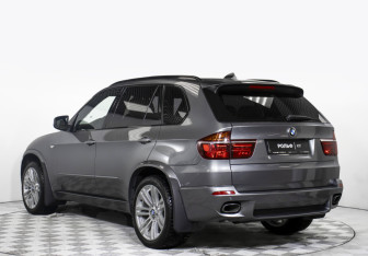 Подержанный автомобиль BMW X5 2010 года (7 фото)