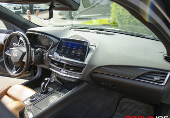 Подержанный автомобиль Cadillac CT5 2021 года (15 фото)