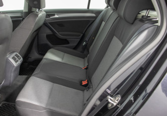 Подержанный автомобиль Volkswagen Golf Hatchback 2014 года (11 фото)