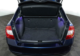 Подержанный автомобиль Skoda Rapid Liftback 2016 года (17 фото)