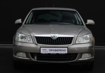 Подержанный автомобиль Skoda Octavia Liftback 2010 года (2 фото)