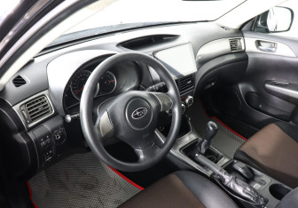 Подержанный автомобиль Subaru Impreza Hatchback 2010 года (9 фото)
