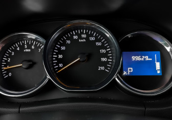 Подержанный автомобиль Renault Duster 2016 года (16 фото)