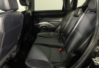 Подержанный автомобиль Mitsubishi Outlander 2011 года (10 фото)