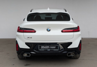 Подержанный автомобиль BMW X4 2023 года (25 фото)