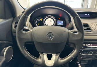 Подержанный автомобиль Renault Fluence 2012 года (13 фото)